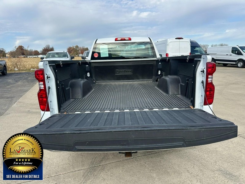 Chevrolet Silverado 1500 Vehicle Full-screen Gallery Image 5