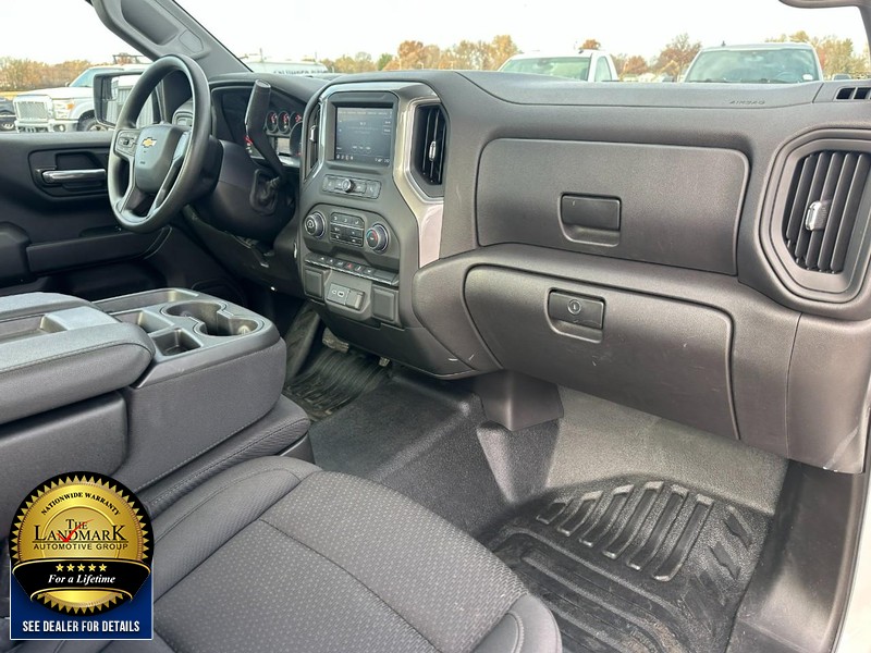 Chevrolet Silverado 1500 Vehicle Full-screen Gallery Image 11