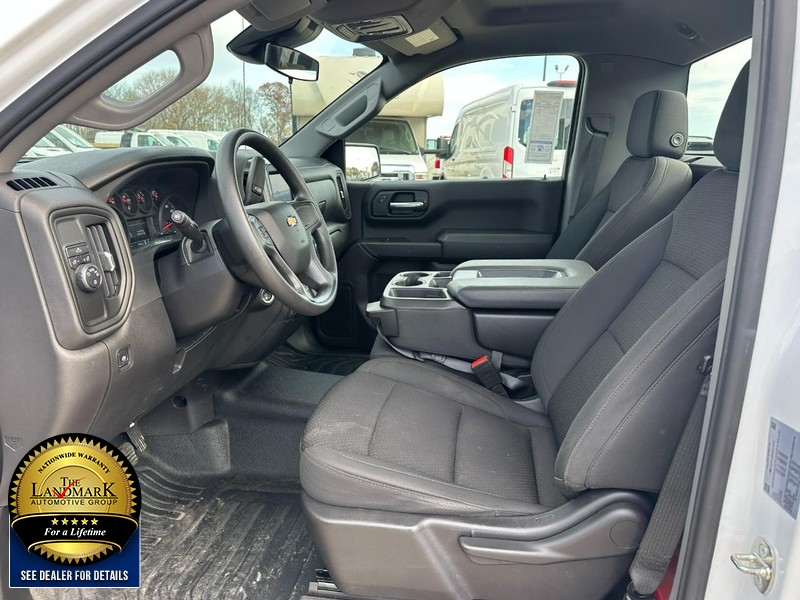 Chevrolet Silverado 1500 Vehicle Full-screen Gallery Image 12