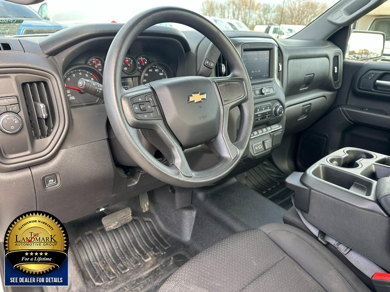 Chevrolet Silverado 1500 Vehicle Full-screen Gallery Image 13