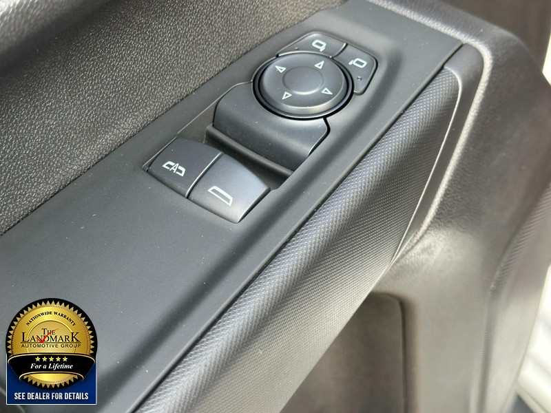 Chevrolet Silverado 1500 Vehicle Full-screen Gallery Image 14