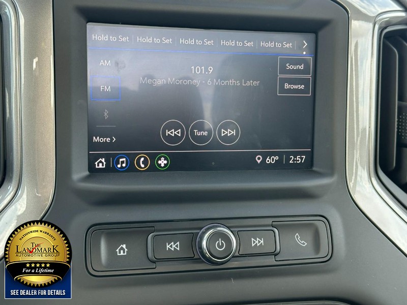 Chevrolet Silverado 1500 Vehicle Full-screen Gallery Image 18