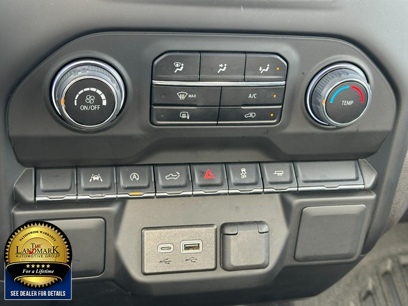 Chevrolet Silverado 1500 Vehicle Full-screen Gallery Image 19