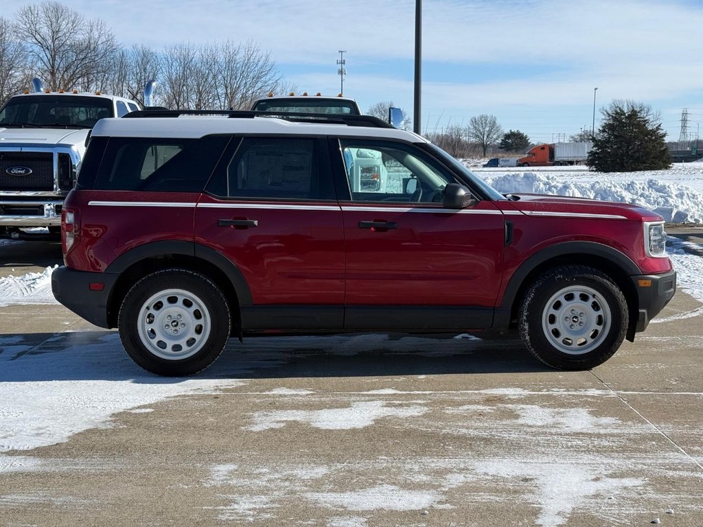 Ford Bronco Sport Vehicle Full-screen Gallery Image 4