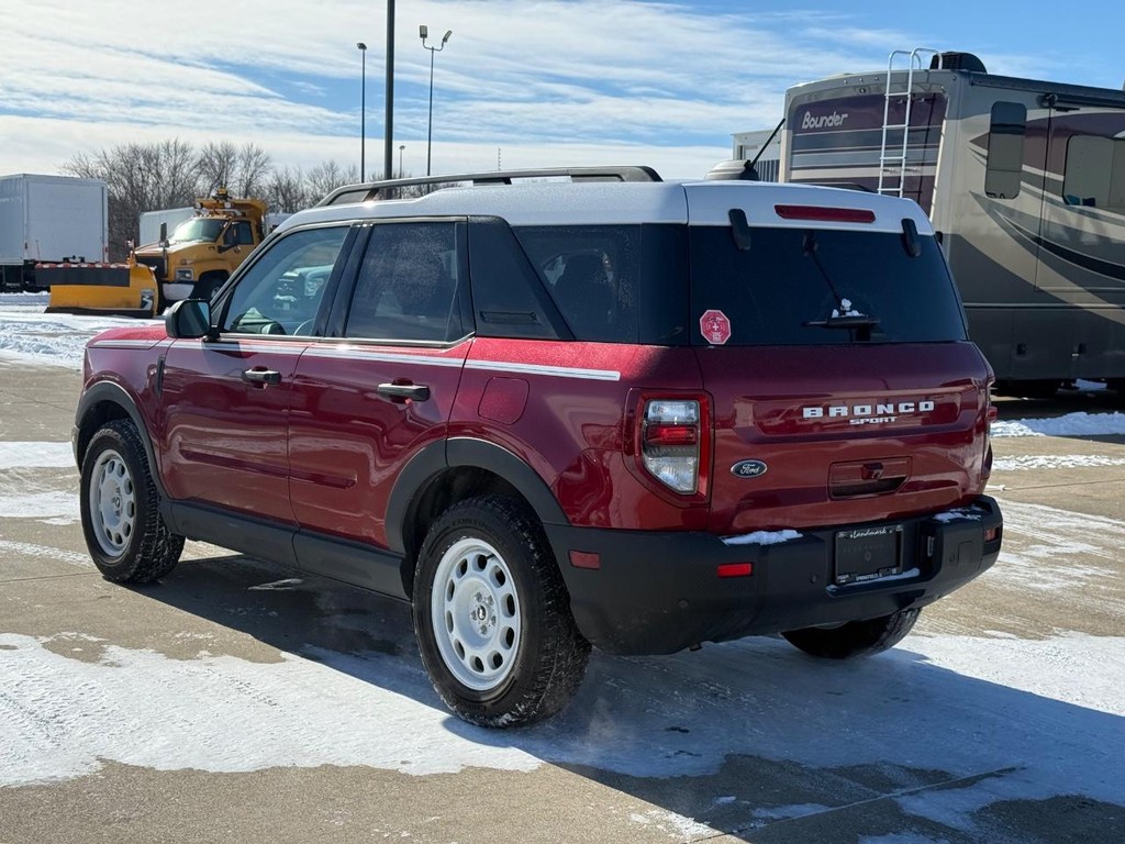 Ford Bronco Sport Vehicle Full-screen Gallery Image 7