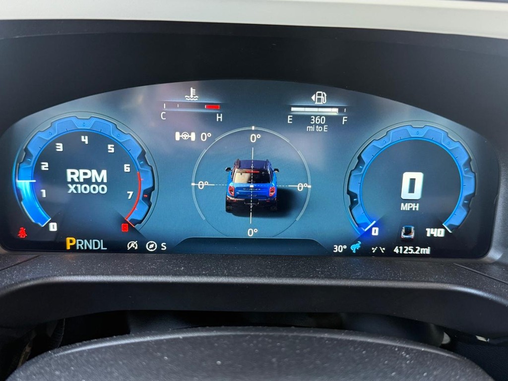 Ford Bronco Sport Vehicle Full-screen Gallery Image 12