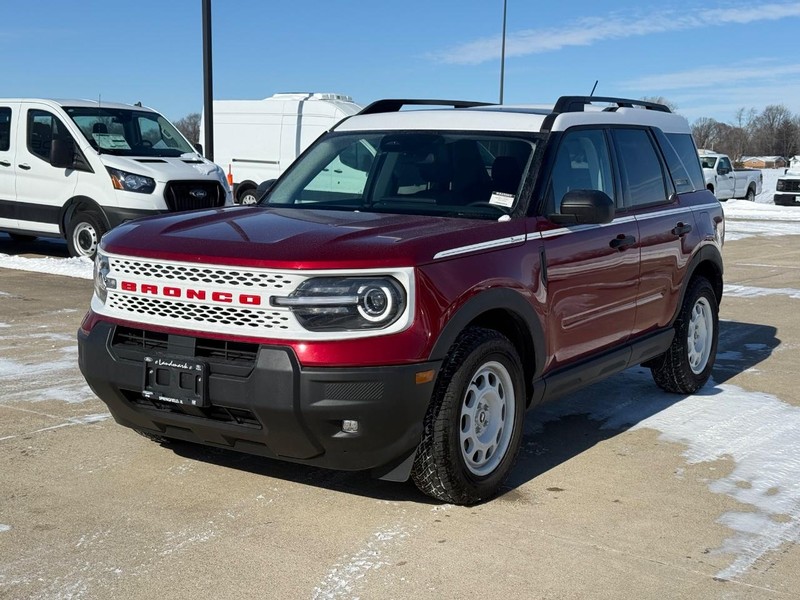 Ford Bronco Sport Vehicle Full-screen Gallery Image 24
