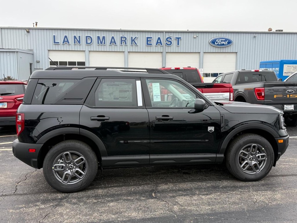 Ford Bronco Sport Vehicle Full-screen Gallery Image 2