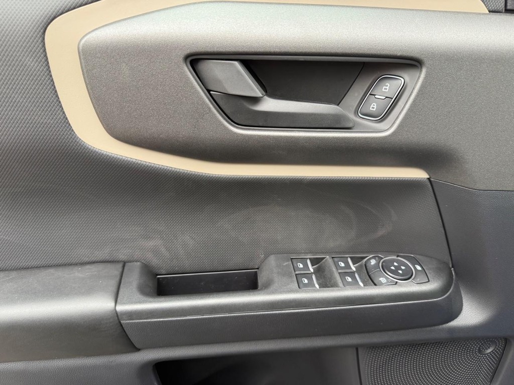 Ford Bronco Sport Vehicle Full-screen Gallery Image 4