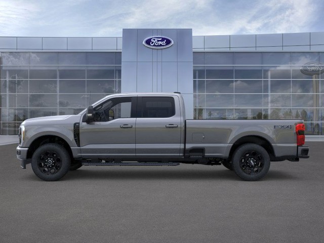 Ford F-250SD Vehicle Full-screen Gallery Image 3