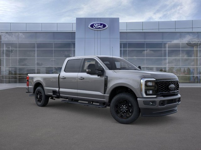 Ford F-250SD Vehicle Full-screen Gallery Image 7