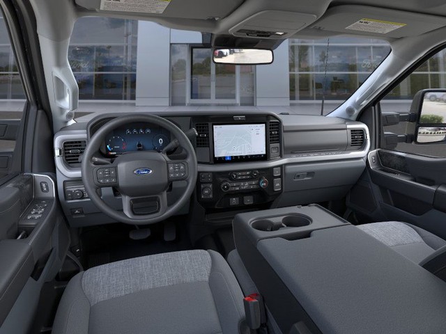 Ford F-250SD Vehicle Full-screen Gallery Image 9