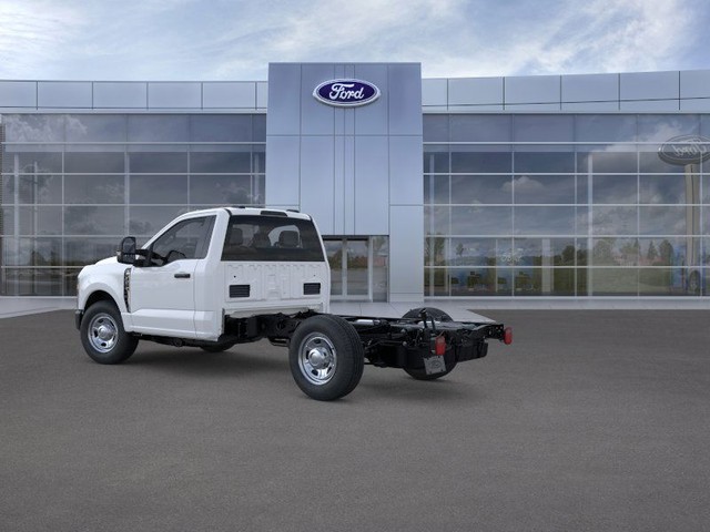 Ford F-350SD Vehicle Full-screen Gallery Image 4