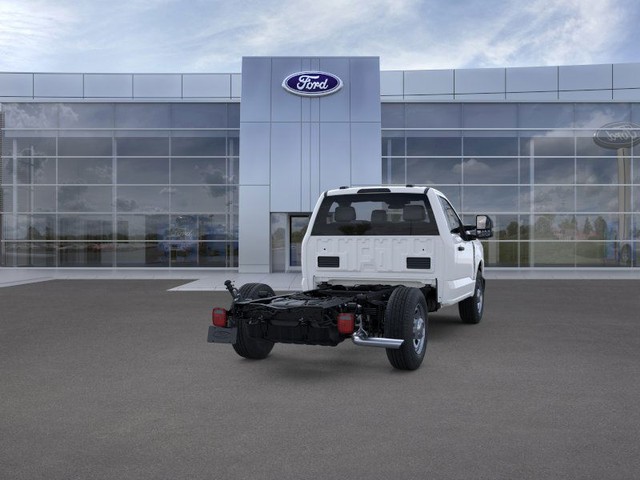 Ford F-350SD Vehicle Full-screen Gallery Image 8