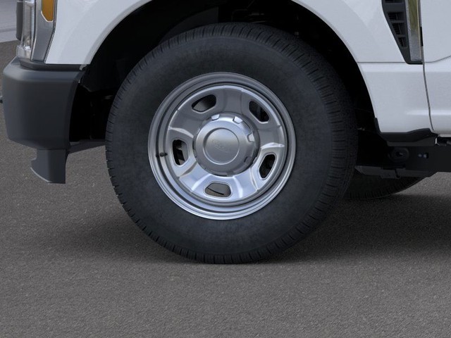 Ford F-350SD Vehicle Full-screen Gallery Image 19