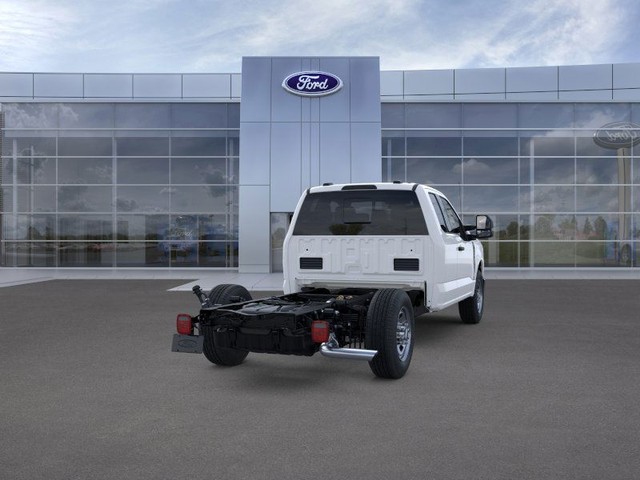 Ford F-350SD Vehicle Full-screen Gallery Image 8