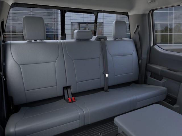 Ford F-350SD Vehicle Full-screen Gallery Image 11