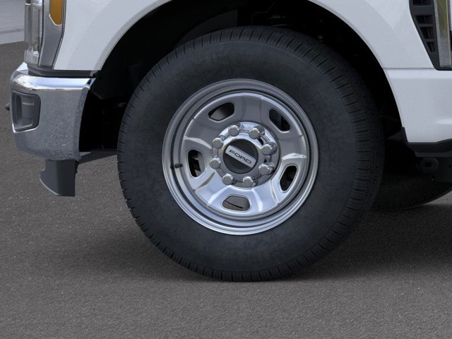 Ford F-350SD Vehicle Full-screen Gallery Image 19