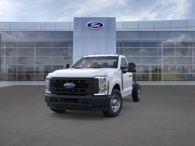 Ford F-350SD Vehicle Full-screen Gallery Image 2