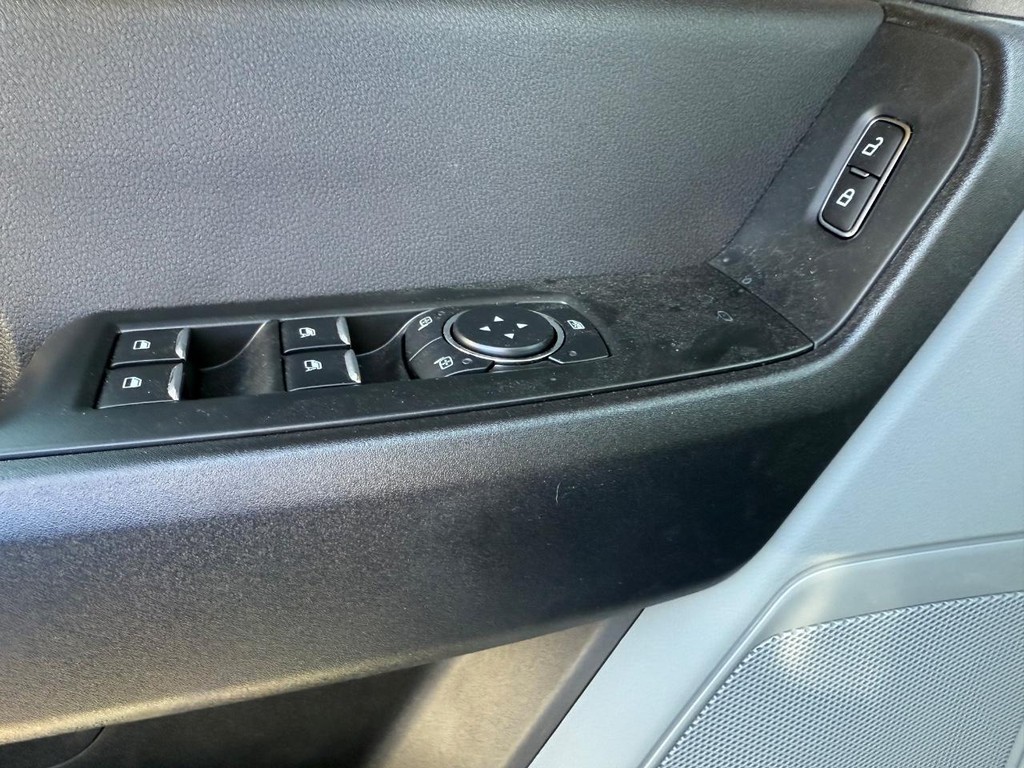 Ford Super Duty F-250 SRW Vehicle Full-screen Gallery Image 4