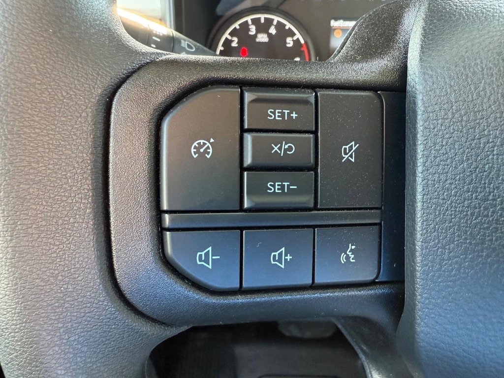 Ford Super Duty F-250 SRW Vehicle Full-screen Gallery Image 6