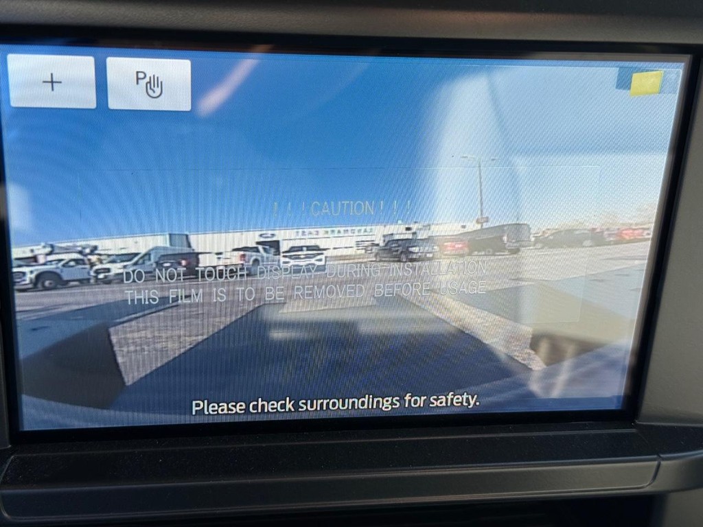 Ford Super Duty F-250 SRW Vehicle Full-screen Gallery Image 9