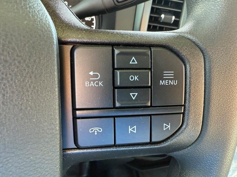 Ford Super Duty F-250 SRW Vehicle Full-screen Gallery Image 7