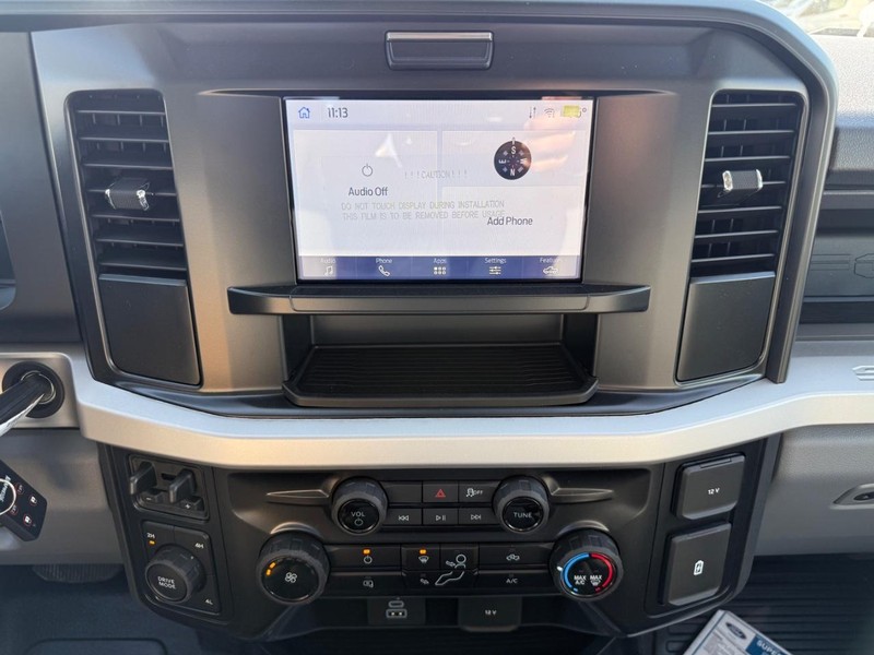 Ford Super Duty F-250 SRW Vehicle Full-screen Gallery Image 13