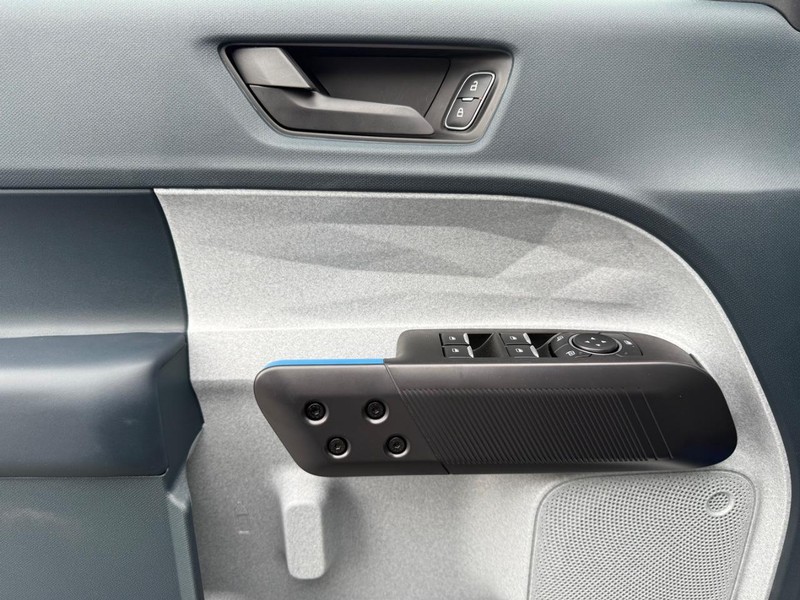 Ford Maverick Vehicle Full-screen Gallery Image 32