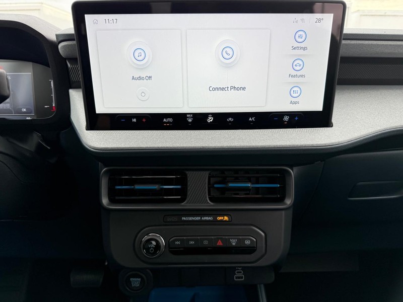 Ford Maverick Vehicle Full-screen Gallery Image 40