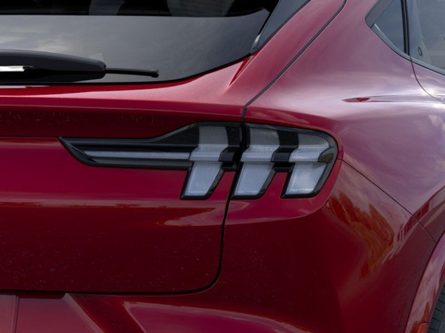 Ford Mustang Mach-E Vehicle Full-screen Gallery Image 21