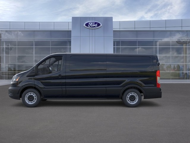 Ford Transit-250 Vehicle Full-screen Gallery Image 3