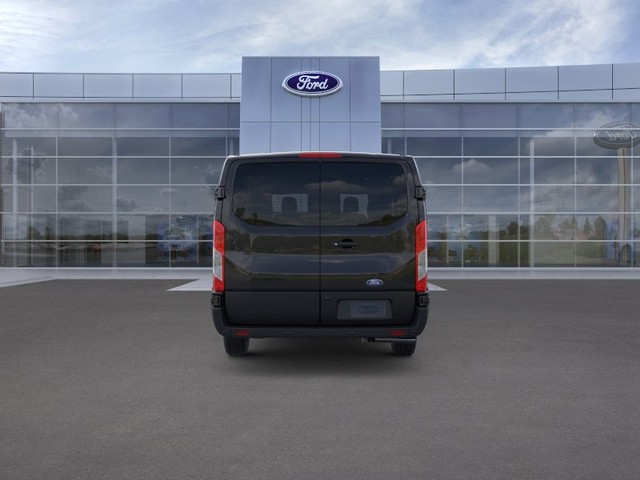 Ford Transit-250 Vehicle Full-screen Gallery Image 5