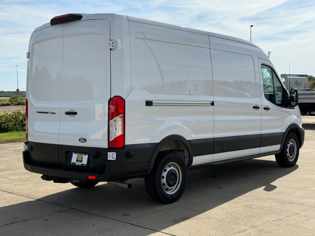 Ford Transit Cargo Van Vehicle Full-screen Gallery Image 5