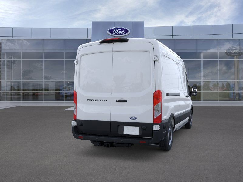 Ford Transit-250 Vehicle Full-screen Gallery Image 8