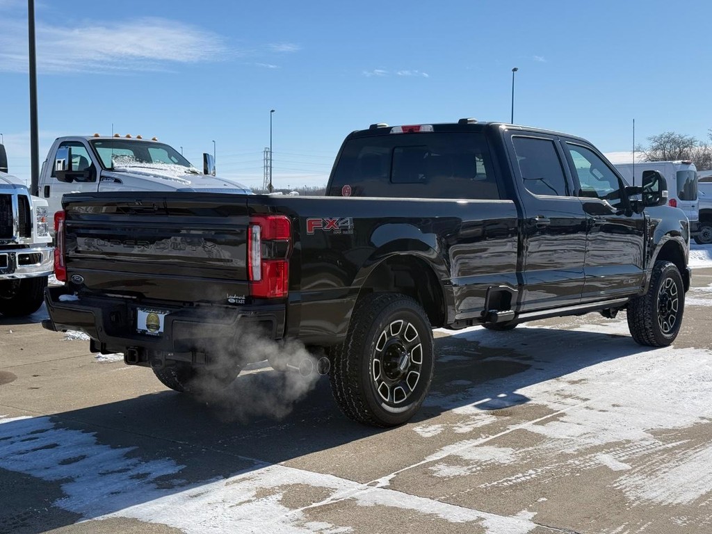 Ford Super Duty F-250 SRW Vehicle Full-screen Gallery Image 5