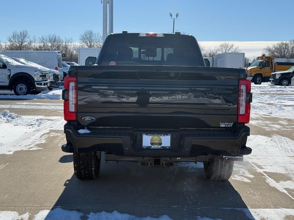 Ford Super Duty F-250 SRW Vehicle Full-screen Gallery Image 6