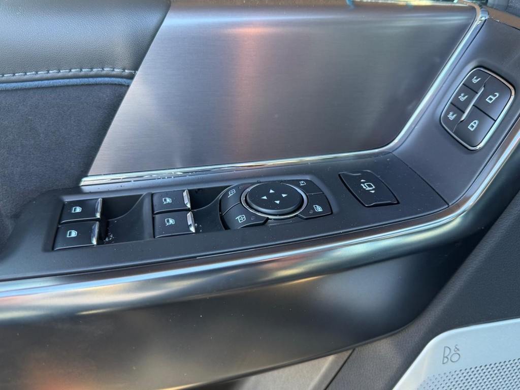 Ford Super Duty F-250 SRW Vehicle Full-screen Gallery Image 8