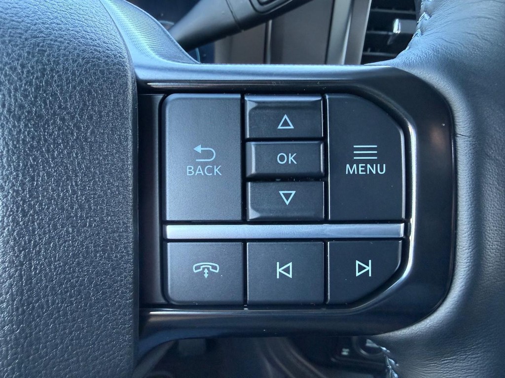 Ford Super Duty F-250 SRW Vehicle Full-screen Gallery Image 11