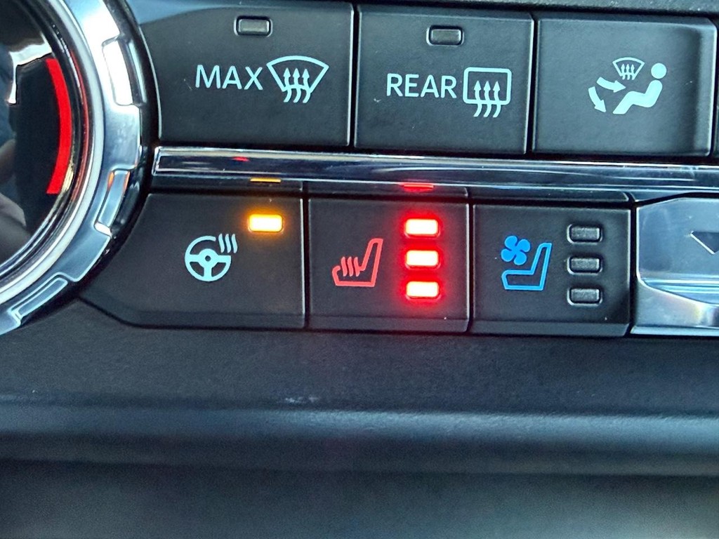 Ford Super Duty F-250 SRW Vehicle Full-screen Gallery Image 14