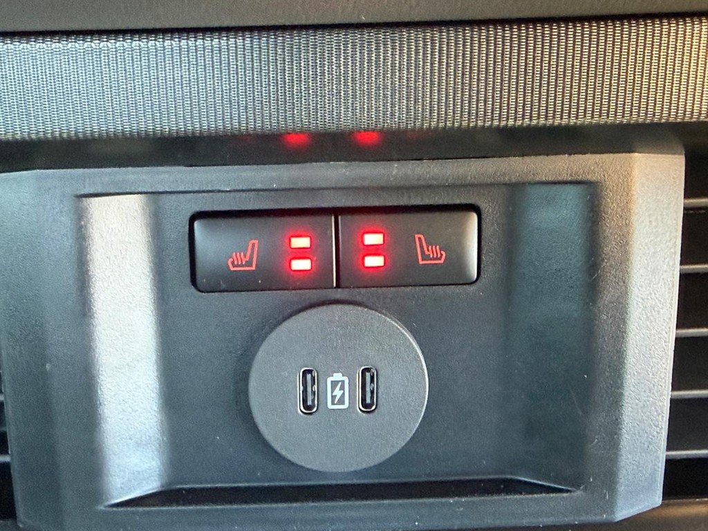 Ford Super Duty F-250 SRW Vehicle Full-screen Gallery Image 17