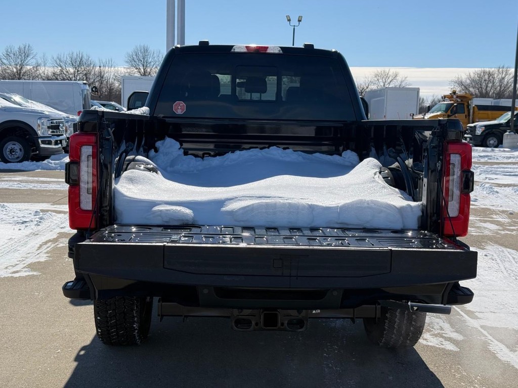 Ford Super Duty F-250 SRW Vehicle Full-screen Gallery Image 21