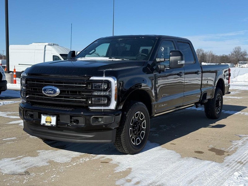 Ford Super Duty F-250 SRW Vehicle Full-screen Gallery Image 23