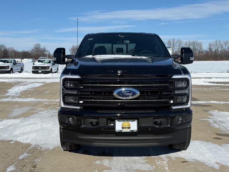 Ford Super Duty F-250 SRW Vehicle Full-screen Gallery Image 24