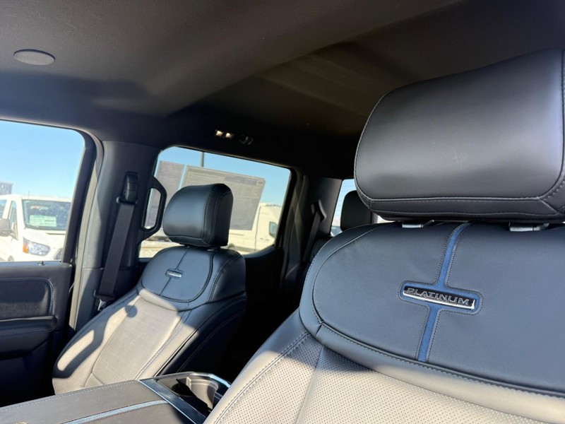 Ford Super Duty F-250 SRW Vehicle Full-screen Gallery Image 31