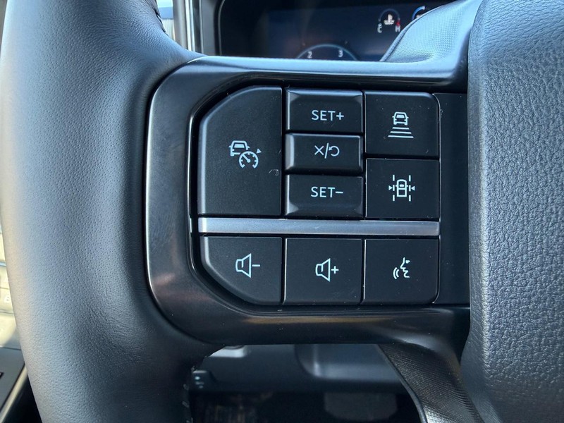 Ford Super Duty F-250 SRW Vehicle Full-screen Gallery Image 32