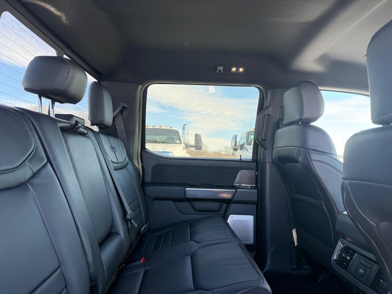 Ford Super Duty F-250 SRW Vehicle Full-screen Gallery Image 38