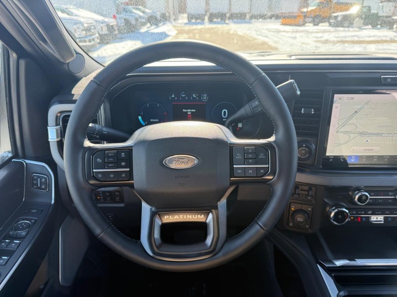 Ford Super Duty F-250 SRW Vehicle Full-screen Gallery Image 41