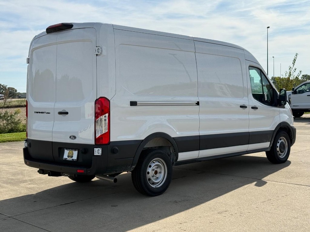Ford Transit Cargo Van Vehicle Full-screen Gallery Image 5