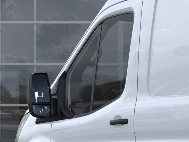 Ford Transit-250 Vehicle Full-screen Gallery Image 20